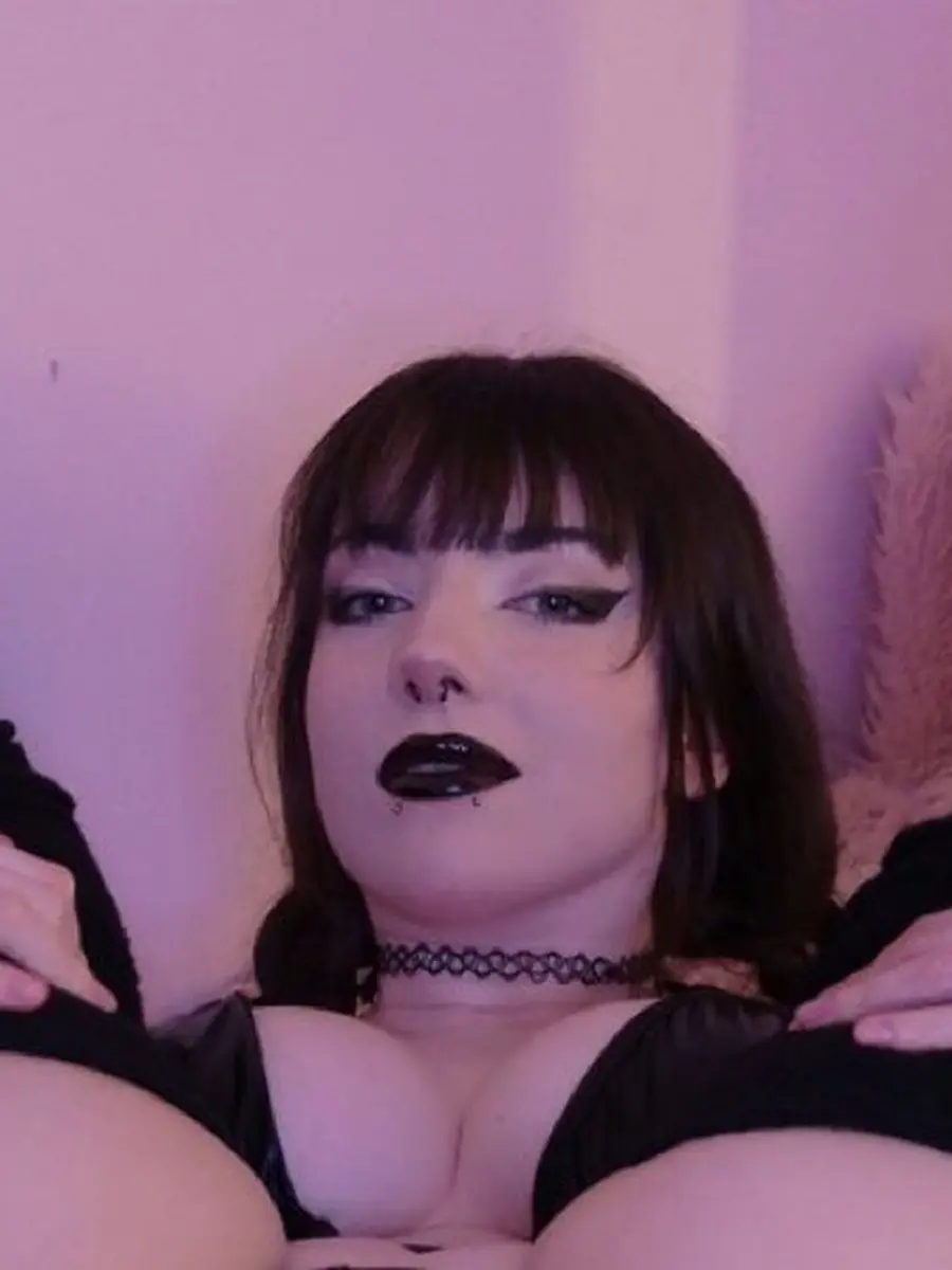 Cutie Goth Xo story image